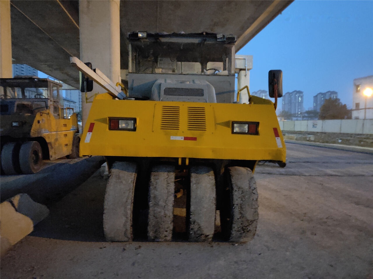 XCMG XP302 - Пневмоколесный каток: фото 1 XCMG XP302 - Пневмоколесный каток: фото 1