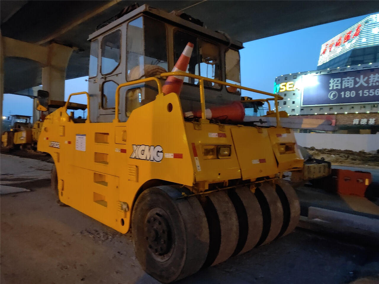 XCMG XP302 - Пневмоколесный каток: фото 4 XCMG XP302 - Пневмоколесный каток: фото 4