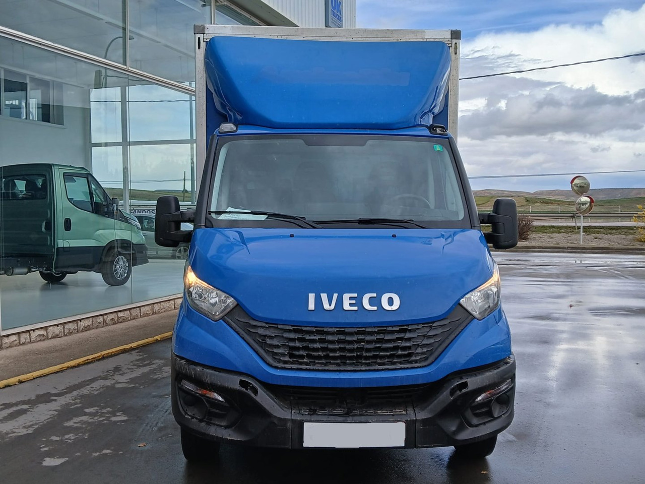 Caja cerrada IVECO 35C16 20m3 - Фургон с закрытым кузовом: фото 2 Caja cerrada IVECO 35C16 20m3 - Фургон с закрытым кузовом: фото 2