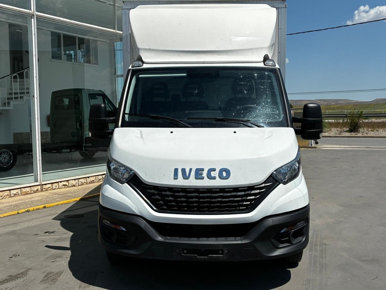 Caja cerrada IVECO 35C16 20m3 - Фургон с закрытым кузовом: фото 2 Caja cerrada IVECO 35C16 20m3 - Фургон с закрытым кузовом: фото 2