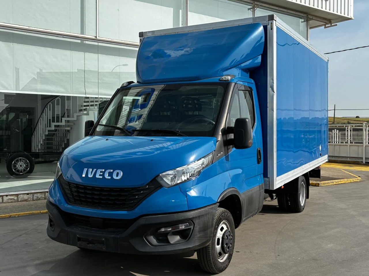 Caja cerrada IVECO 35C16 20m3 - Фургон с закрытым кузовом: фото 1 Caja cerrada IVECO 35C16 20m3 - Фургон с закрытым кузовом: фото 1