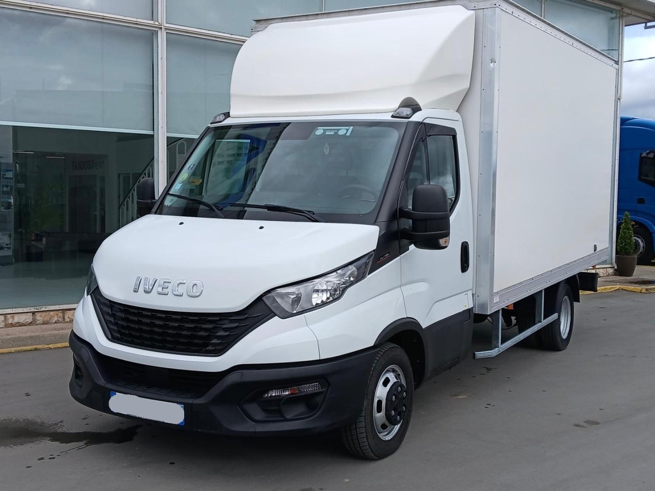 Caja cerrada IVECO 35C16 3.0 20m3 - Фургон с закрытым кузовом: фото 1 Caja cerrada IVECO 35C16 3.0 20m3 - Фургон с закрытым кузовом: фото 1
