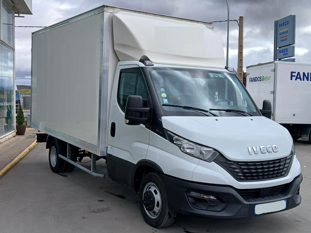 Caja cerrada IVECO 35C16 3.0 20m3 - Фургон с закрытым кузовом: фото 3 Caja cerrada IVECO 35C16 3.0 20m3 - Фургон с закрытым кузовом: фото 3