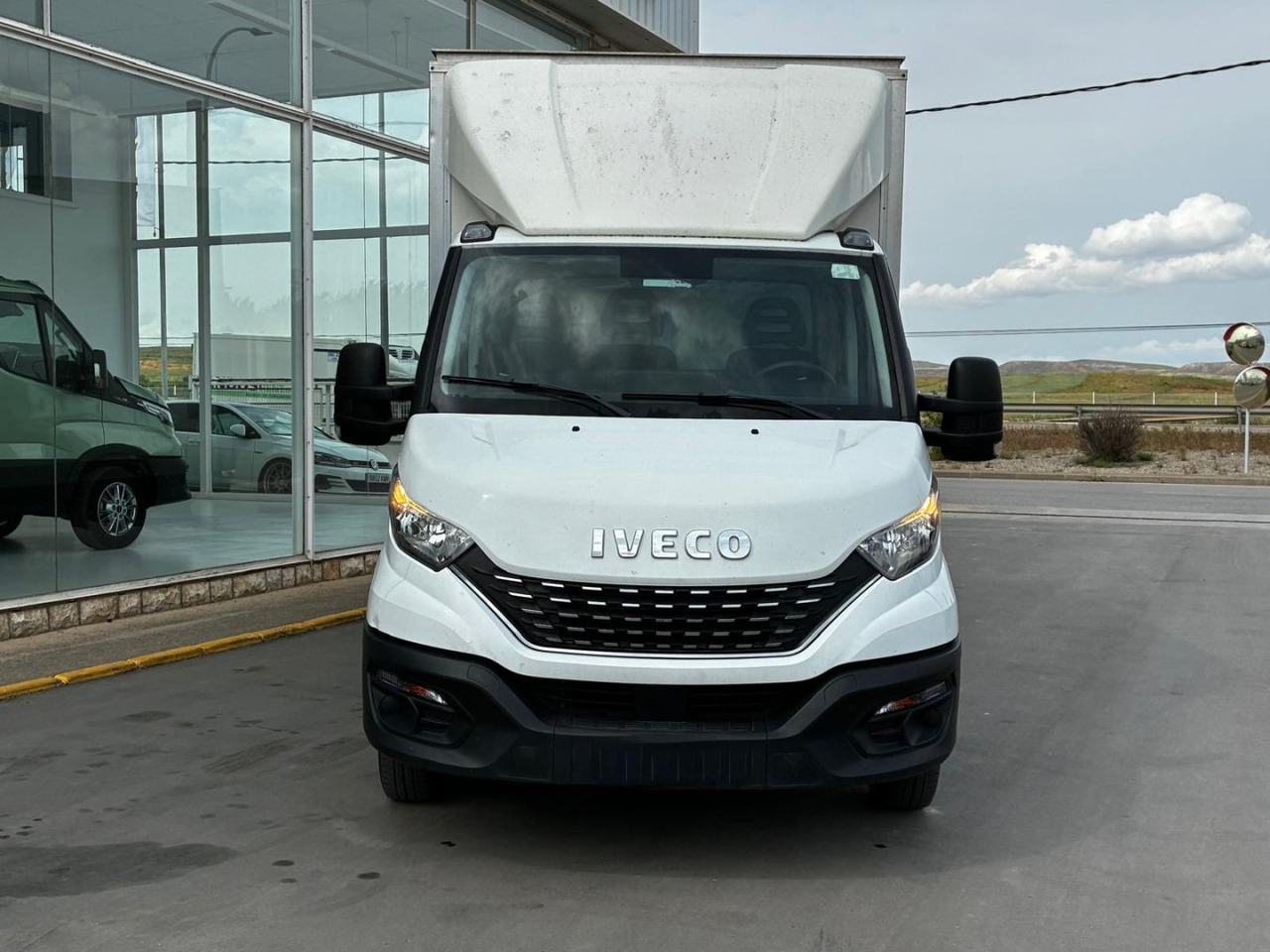 Caja cerrada con plataforma elevadora IVECO 35C16 20m3 Automática - Фургон с закрытым кузовом: фото 2 Caja cerrada con plataforma elevadora IVECO 35C16 20m3 Automática - Фургон с закрытым кузовом: фото 2