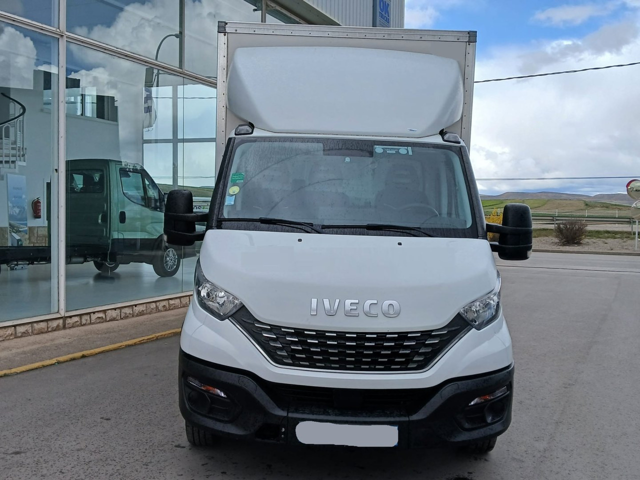 Caja cerrada con plataforma elevadora IVECO 35C16 20m3 Automática - Фургон с закрытым кузовом: фото 2 Caja cerrada con plataforma elevadora IVECO 35C16 20m3 Automática - Фургон с закрытым кузовом: фото 2