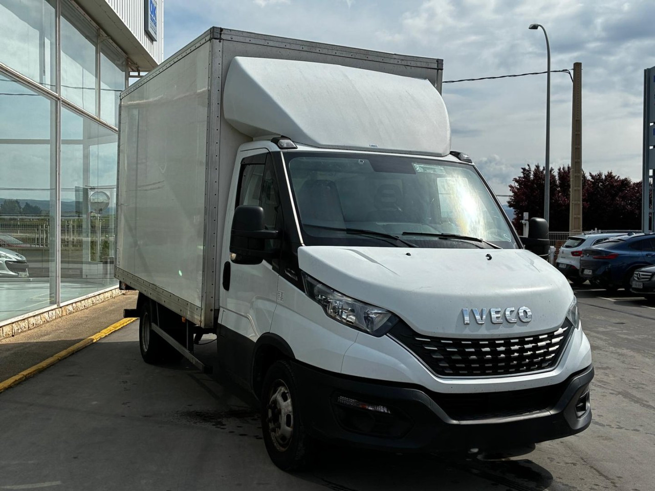 Caja cerrada con plataforma elevadora IVECO 35C16 20m3 Automática - Фургон с закрытым кузовом: фото 3 Caja cerrada con plataforma elevadora IVECO 35C16 20m3 Automática - Фургон с закрытым кузовом: фото 3
