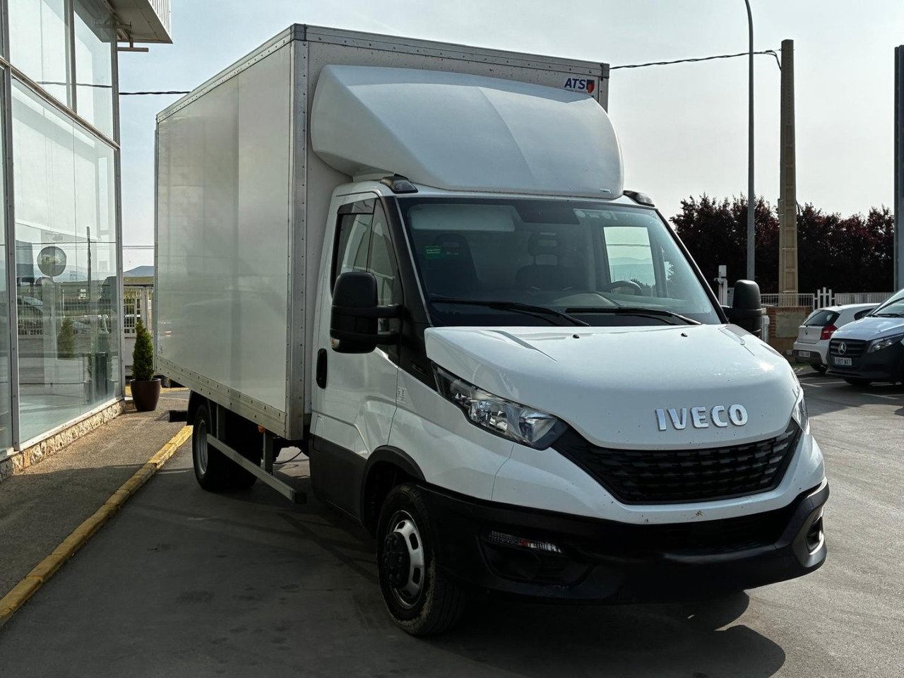 Caja cerrada con plataforma elevadora IVECO 35C16 20m3 - Фургон с закрытым кузовом: фото 3 Caja cerrada con plataforma elevadora IVECO 35C16 20m3 - Фургон с закрытым кузовом: фото 3