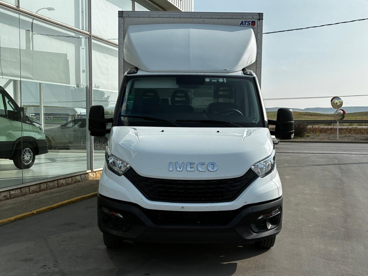 Caja cerrada con plataforma elevadora IVECO 35C16 20m3 - Фургон с закрытым кузовом: фото 2 Caja cerrada con plataforma elevadora IVECO 35C16 20m3 - Фургон с закрытым кузовом: фото 2