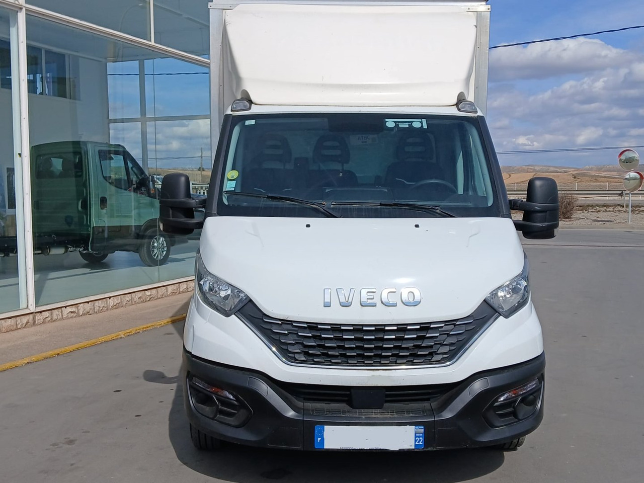 Caja cerrada con plataforma elevadora IVECO 35C16 20m3 - Фургон с закрытым кузовом: фото 2 Caja cerrada con plataforma elevadora IVECO 35C16 20m3 - Фургон с закрытым кузовом: фото 2