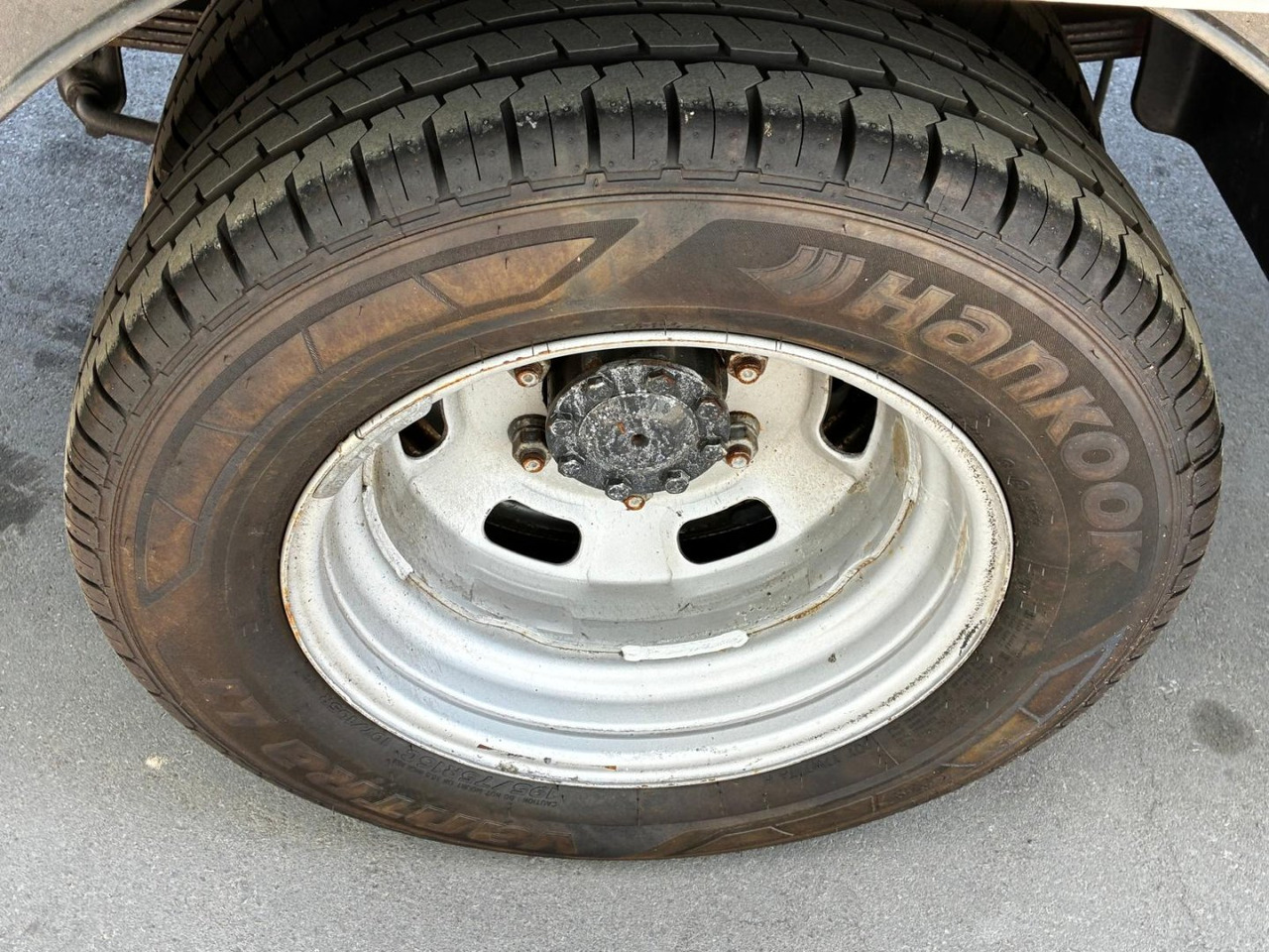 Фургон с закрытым кузовом Caja cerrada con plataforma elevadora IVECO 35C16 20m3: фото 13