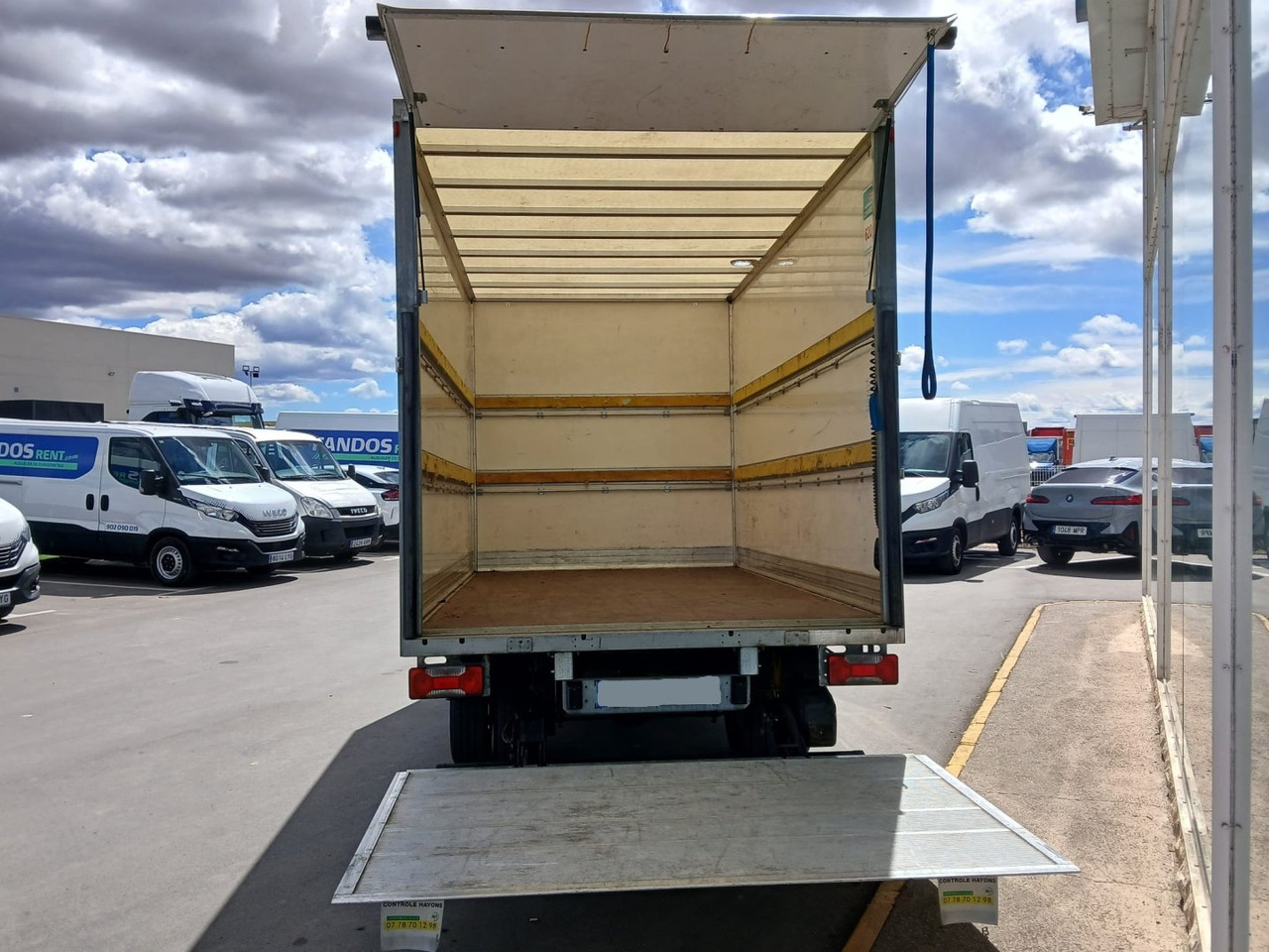 Caja cerrada con plataforma elevadora IVECO 35C16 20m3 - Фургон с закрытым кузовом: фото 5 Caja cerrada con plataforma elevadora IVECO 35C16 20m3 - Фургон с закрытым кузовом: фото 5