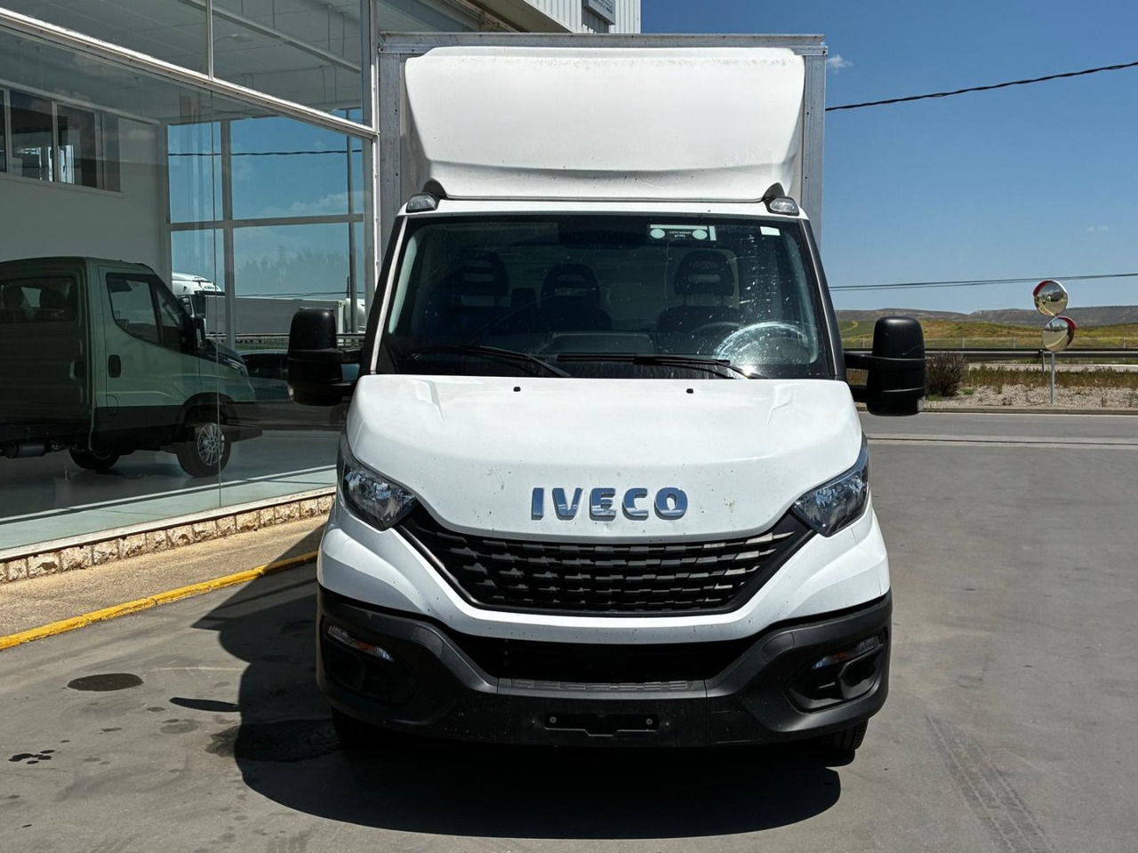 Caja cerrada con plataforma elevadora IVECO 35C16 20m3 - Фургон с закрытым кузовом: фото 2 Caja cerrada con plataforma elevadora IVECO 35C16 20m3 - Фургон с закрытым кузовом: фото 2