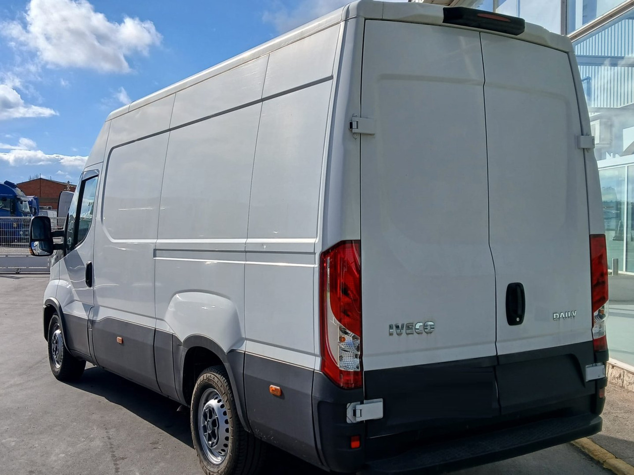 Furgón IVECO 35S14 12m3 - Цельнометаллический фургон: фото 4 Furgón IVECO 35S14 12m3 - Цельнометаллический фургон: фото 4