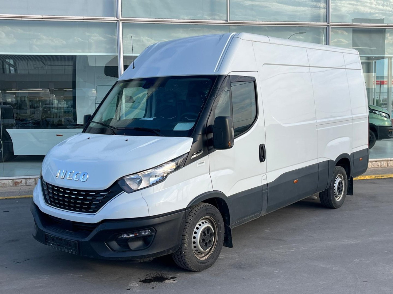 Furgón IVECO 35S14 12m3 - Цельнометаллический фургон: фото 1 Furgón IVECO 35S14 12m3 - Цельнометаллический фургон: фото 1