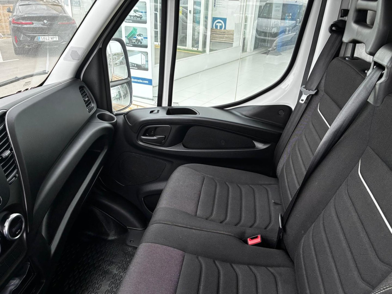 Furgón IVECO 35S14 V 12m3 - Цельнометаллический фургон: фото 5 Furgón IVECO 35S14 V 12m3 - Цельнометаллический фургон: фото 5