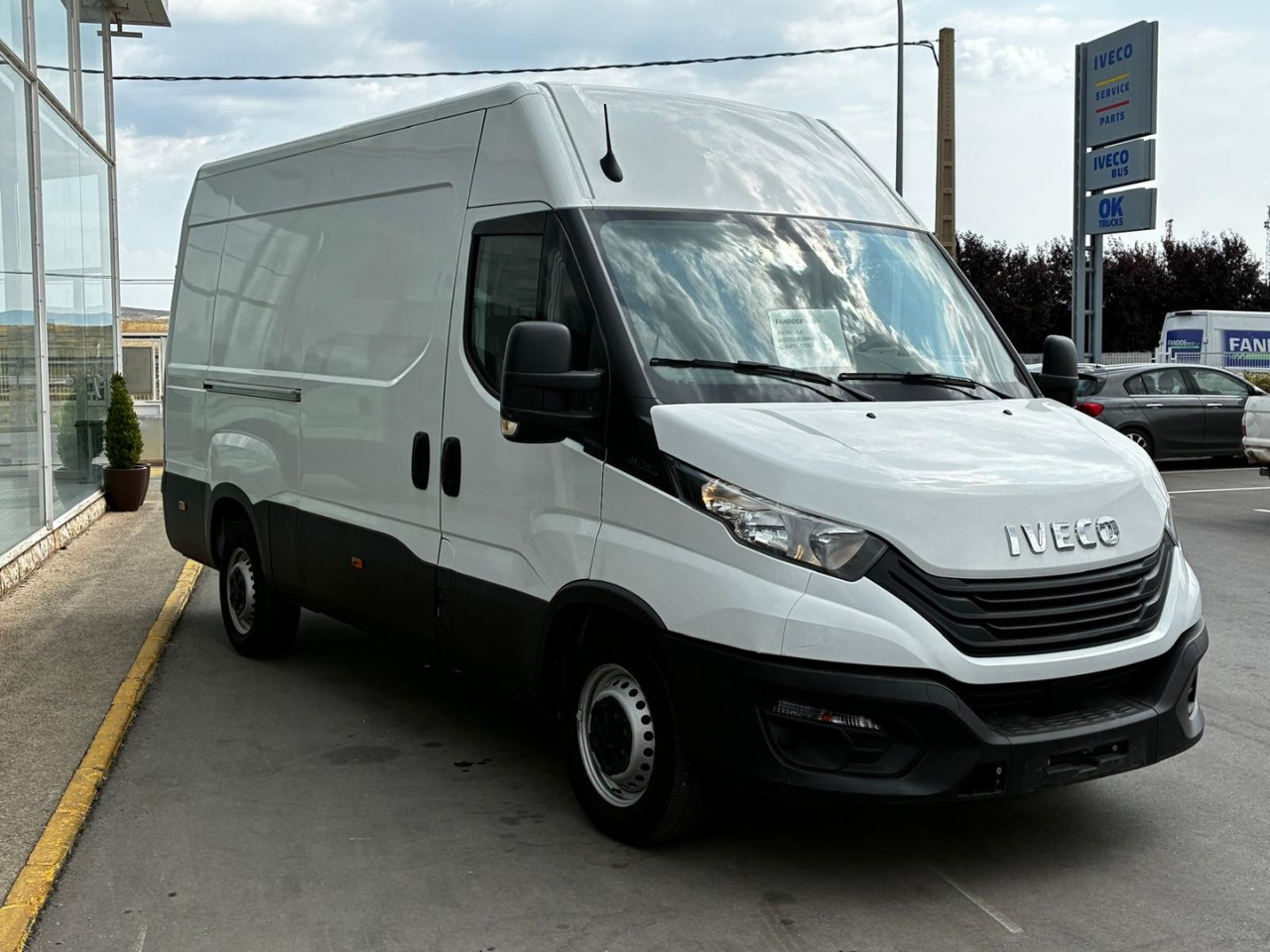Furgón IVECO 35S14 V 12m3 - Цельнометаллический фургон: фото 3 Furgón IVECO 35S14 V 12m3 - Цельнометаллический фургон: фото 3