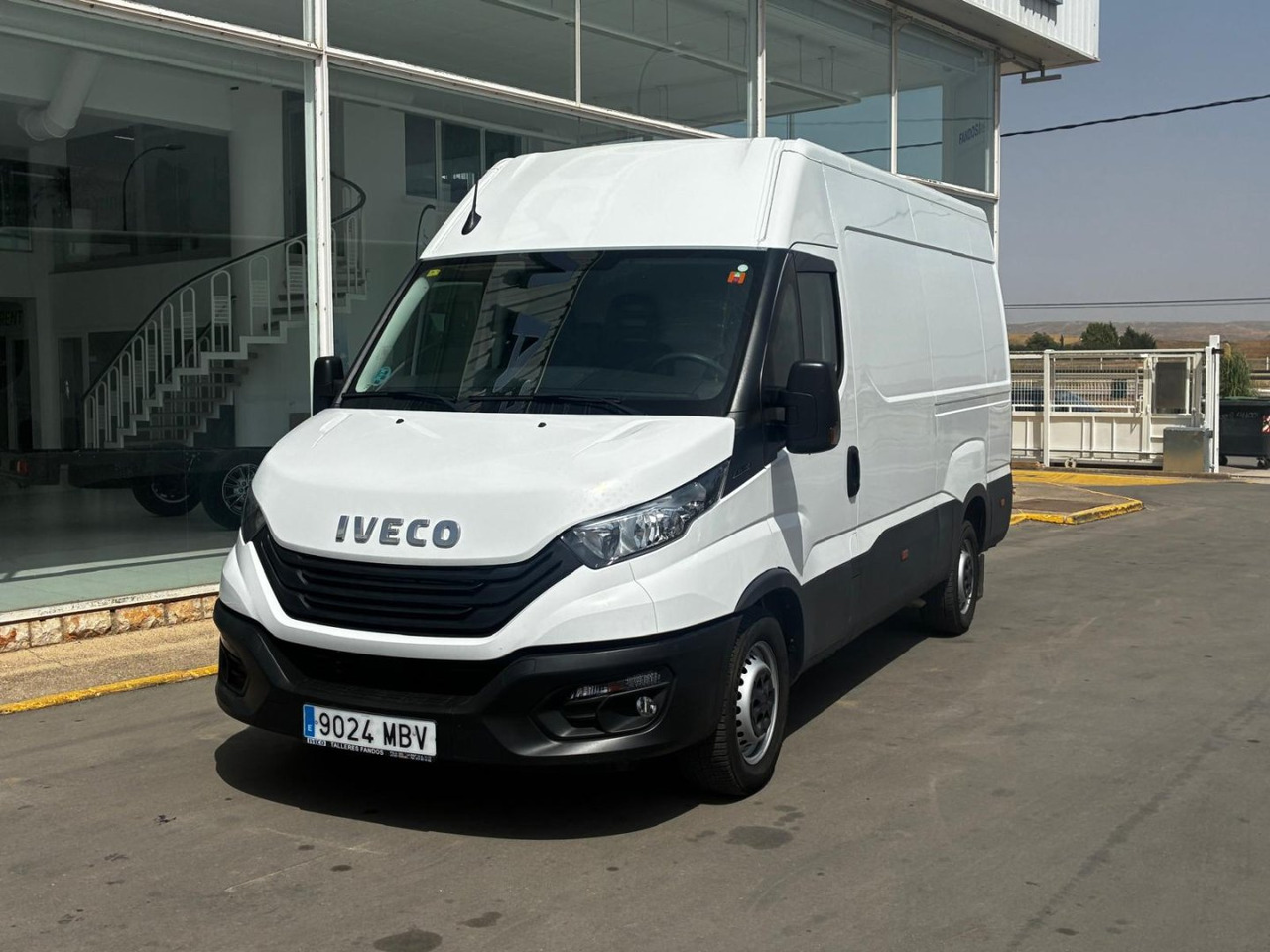 Furgón IVECO 35S14 V 12m3 - Цельнометаллический фургон: фото 1 Furgón IVECO 35S14 V 12m3 - Цельнометаллический фургон: фото 1