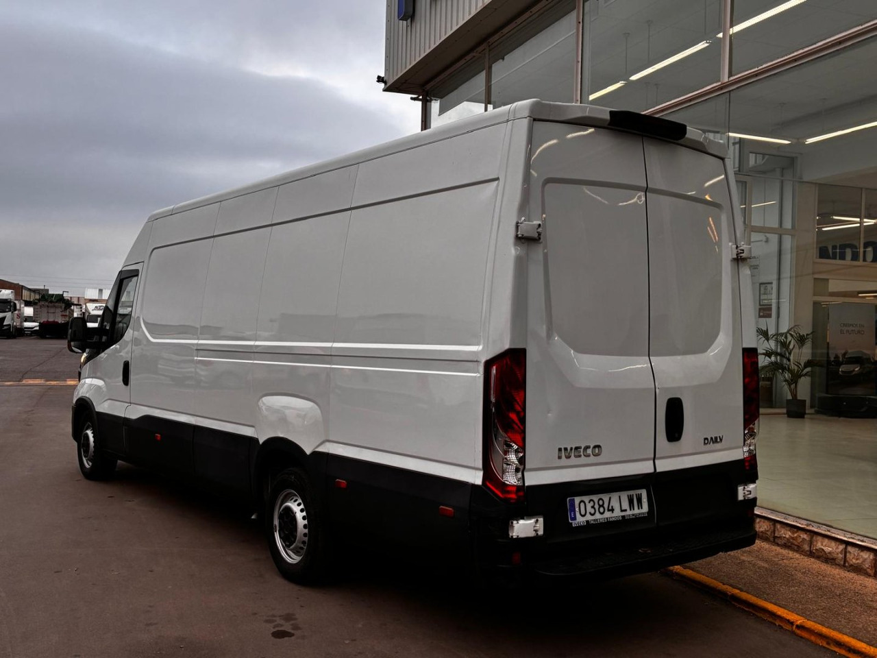 Furgón IVECO 35S14 V 16m3 - Цельнометаллический фургон: фото 4 Furgón IVECO 35S14 V 16m3 - Цельнометаллический фургон: фото 4