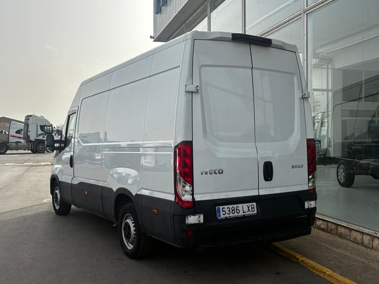 Furgón IVECO 35S16 V 12m3 - Цельнометаллический фургон: фото 4 Furgón IVECO 35S16 V 12m3 - Цельнометаллический фургон: фото 4