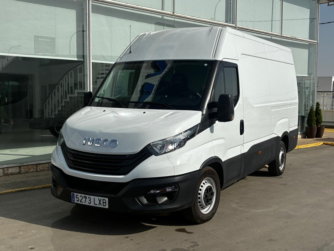 Furgón IVECO 35S16 V 12m3 - Цельнометаллический фургон: фото 1 Furgón IVECO 35S16 V 12m3 - Цельнометаллический фургон: фото 1