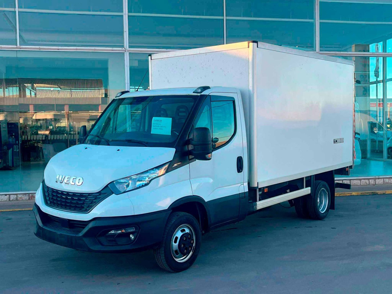 Isotermo IVECO 35C14 ISOTERMO PUERTA ELEVADORA - Фургон с закрытым кузовом: фото 1 Isotermo IVECO 35C14 ISOTERMO PUERTA ELEVADORA - Фургон с закрытым кузовом: фото 1