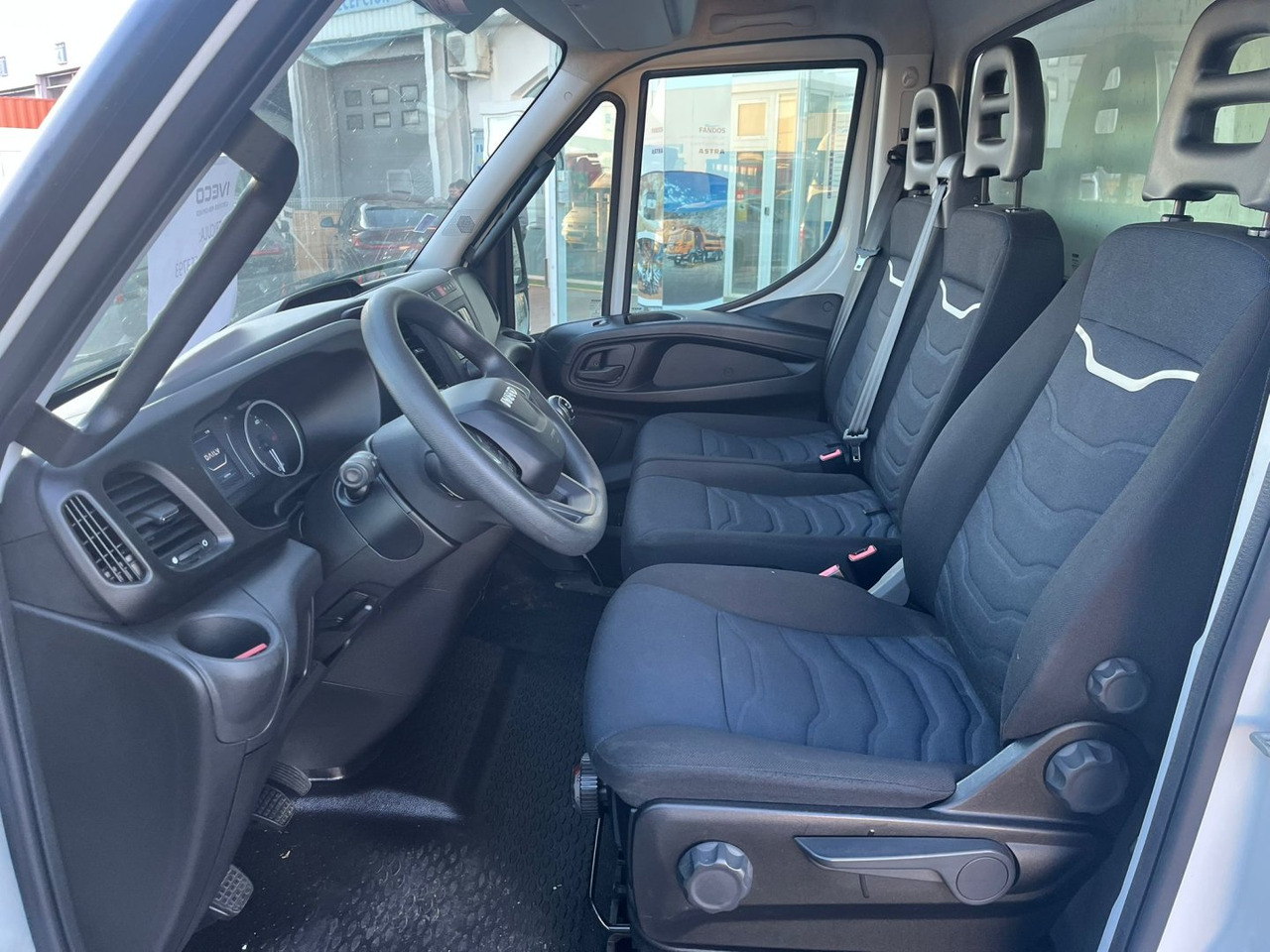 Isotermo IVECO 35C14 ISOTERMO PUERTA ELEVADORA - Фургон с закрытым кузовом: фото 5 Isotermo IVECO 35C14 ISOTERMO PUERTA ELEVADORA - Фургон с закрытым кузовом: фото 5