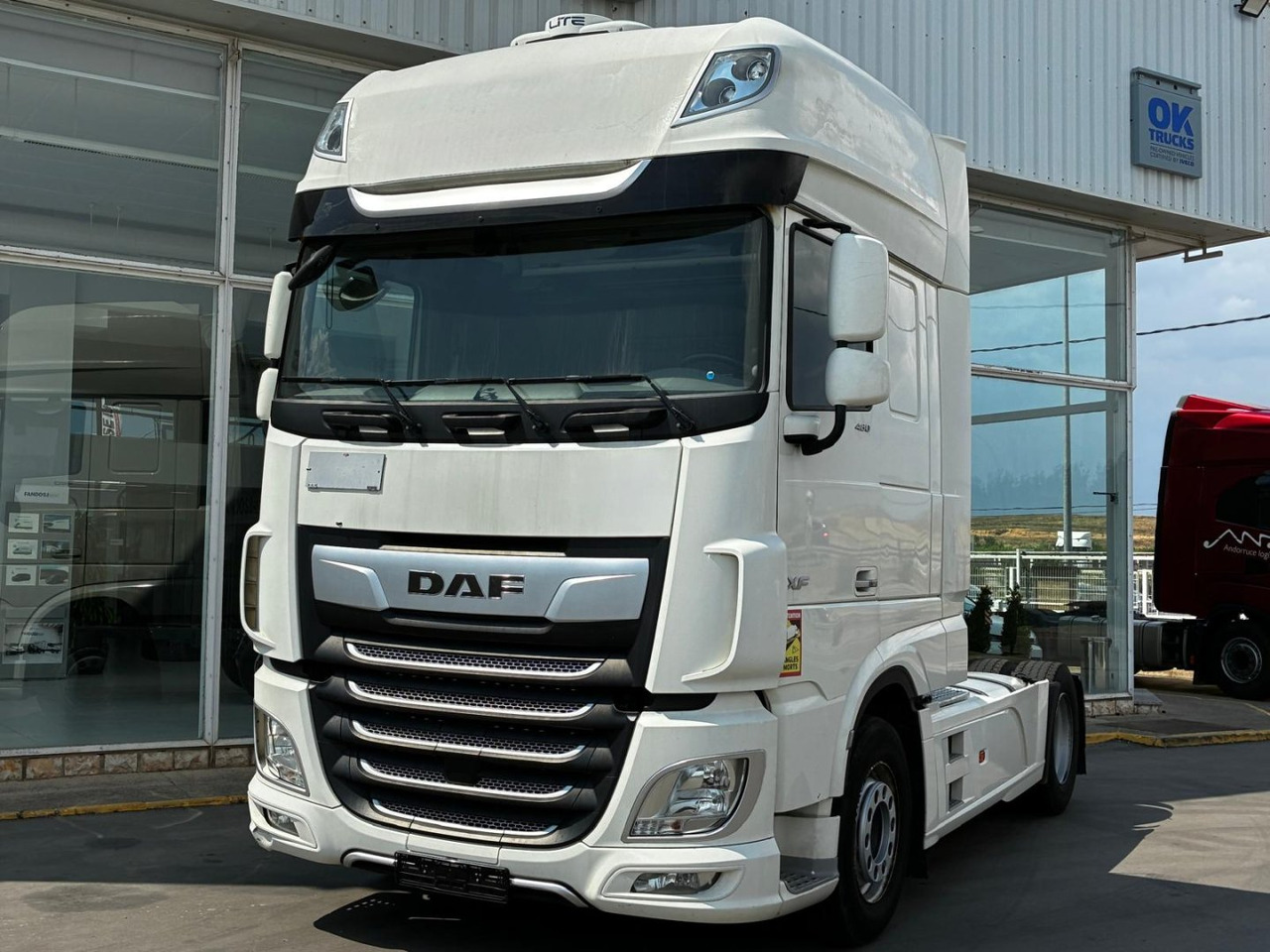Cabeza Tractora DAF 480 AUTOMATICA CON INTARDER - Тягач: фото 1 Cabeza Tractora DAF 480 AUTOMATICA CON INTARDER - Тягач: фото 1