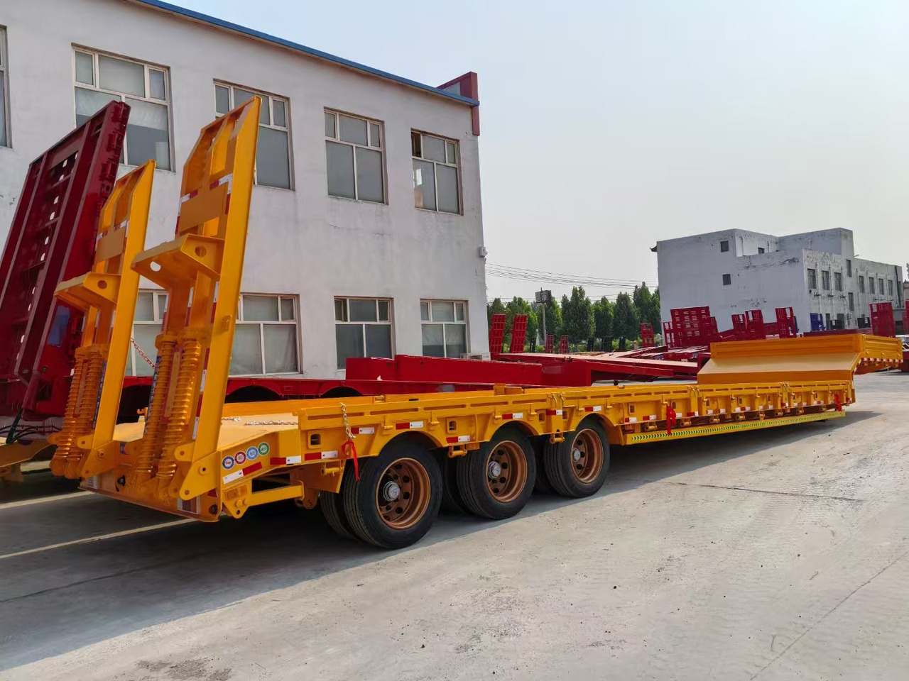 13M Low Bed Semi Trailer | 3 Axles | Heavy Duty Lowboy for Construction Machinery Transport - Низкорамный полуприцеп: фото 2 13M Low Bed Semi Trailer | 3 Axles | Heavy Duty Lowboy for Construction Machinery Transport - Низкорамный полуприцеп: фото 2