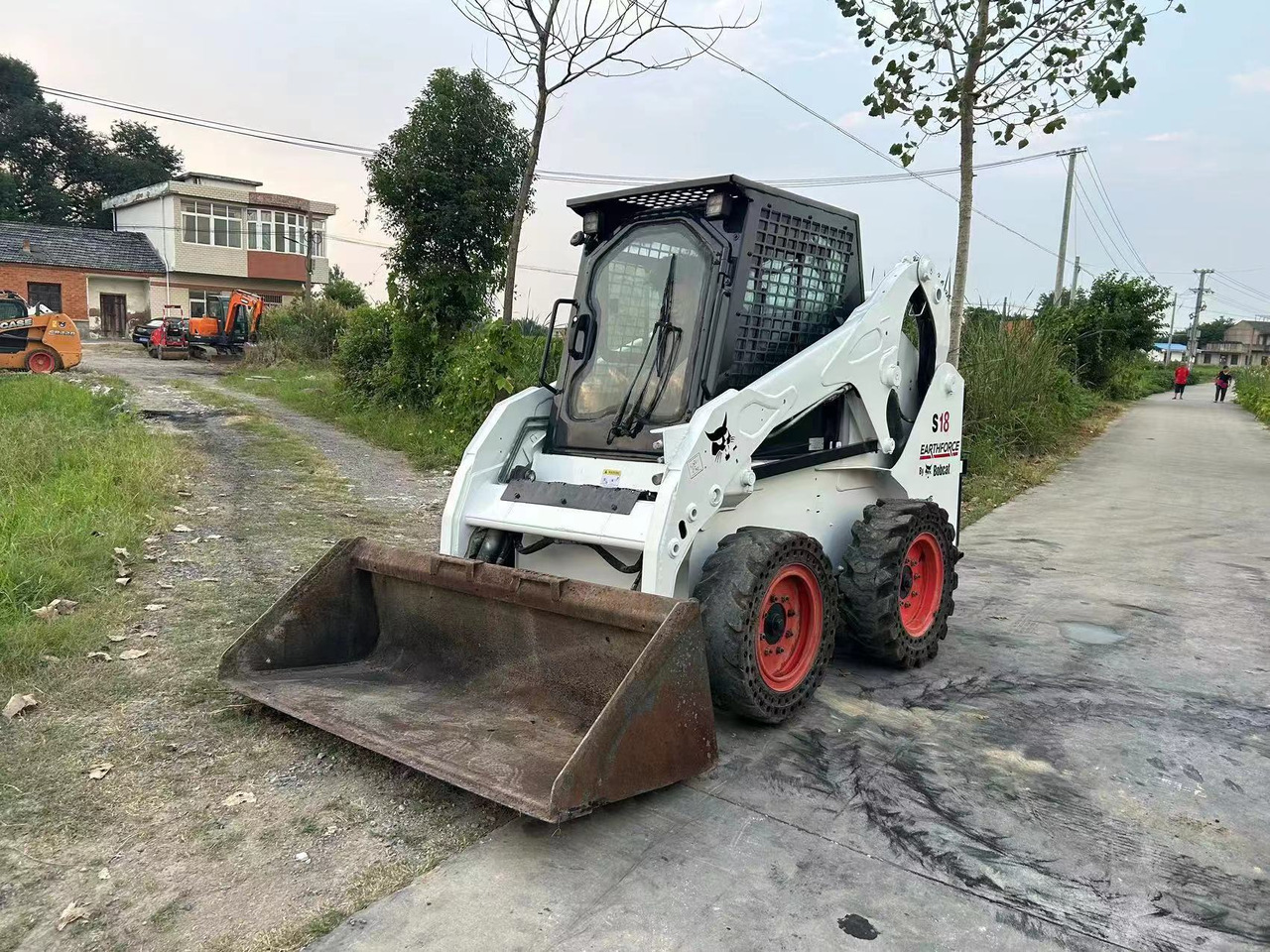 BOBCAT S17 S450 S550 - Мини-погрузчик с бортовым поворотом: фото 3 BOBCAT S17 S450 S550 - Мини-погрузчик с бортовым поворотом: фото 3