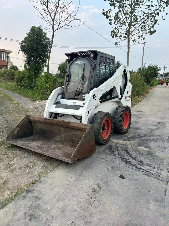 BOBCAT S17 S450 S550 - Мини-погрузчик с бортовым поворотом: фото 2 BOBCAT S17 S450 S550 - Мини-погрузчик с бортовым поворотом: фото 2