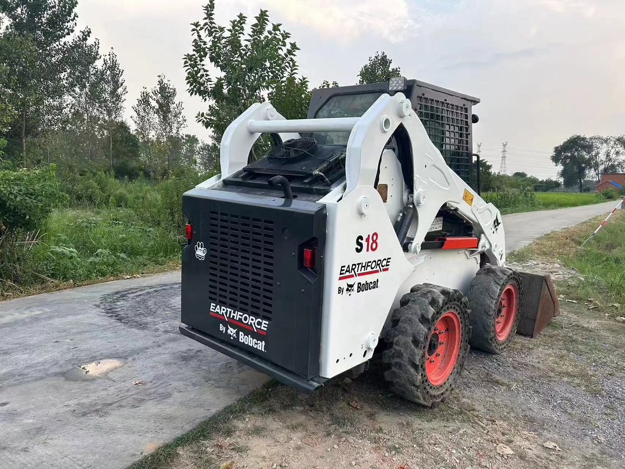 BOBCAT S17 S450 S550 - Мини-погрузчик с бортовым поворотом: фото 4 BOBCAT S17 S450 S550 - Мини-погрузчик с бортовым поворотом: фото 4