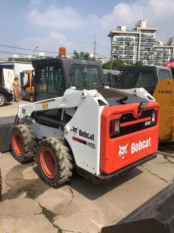 BOBCAT S550 - Мини-погрузчик с бортовым поворотом: фото 3 BOBCAT S550 - Мини-погрузчик с бортовым поворотом: фото 3