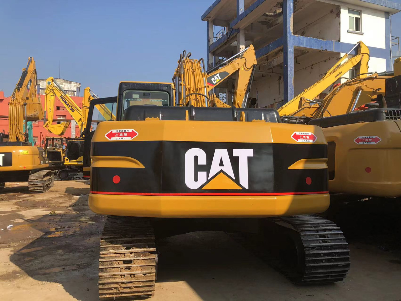 CATERPILLAR 320 BL CAT 320BL - Гусеничный экскаватор: фото 1 CATERPILLAR 320 BL CAT 320BL - Гусеничный экскаватор: фото 1