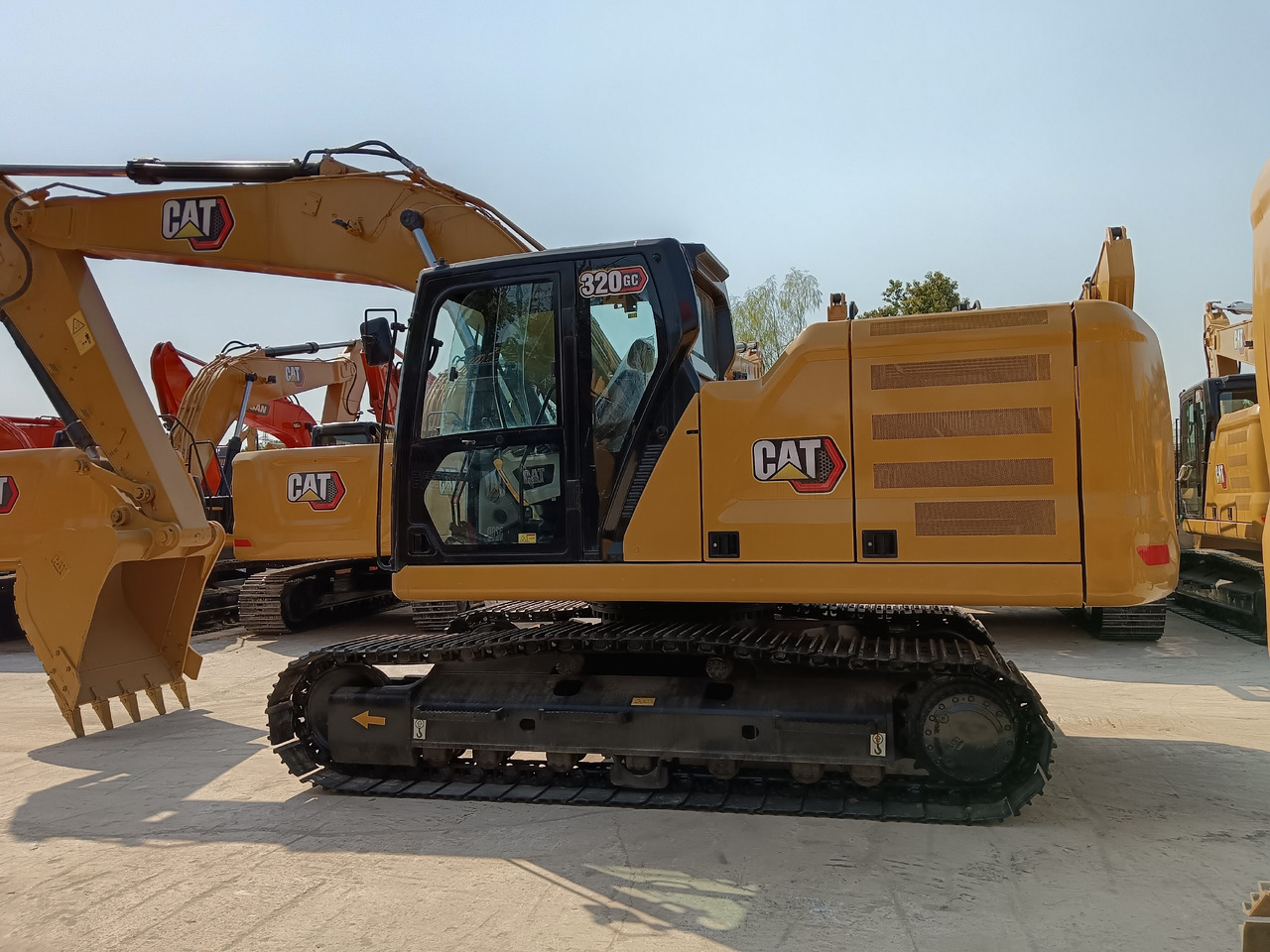 CATERPILLAR 320 GC CAT 320GC - Гусеничный экскаватор: фото 1 CATERPILLAR 320 GC CAT 320GC - Гусеничный экскаватор: фото 1