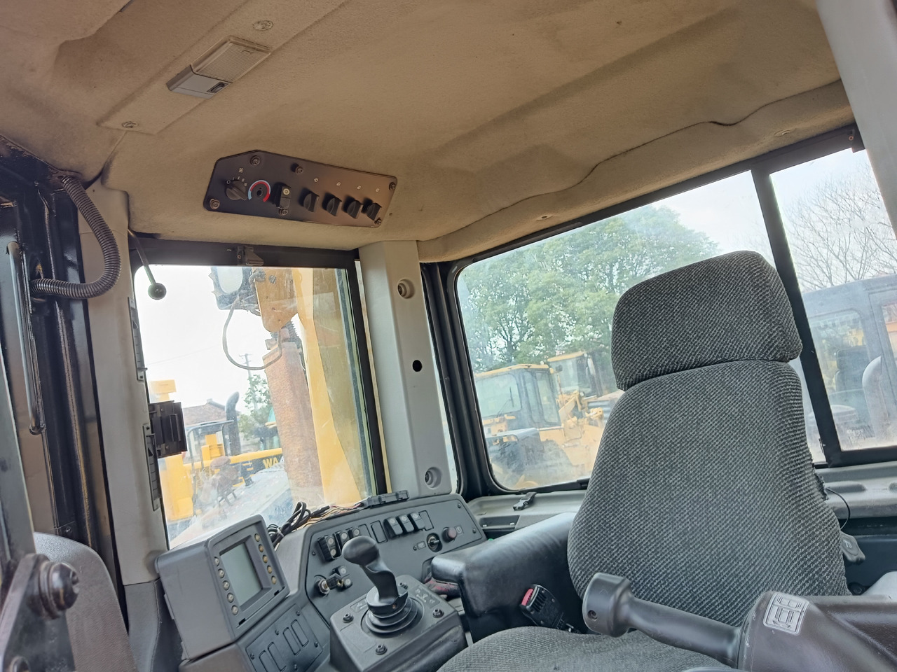 CATERPILLAR D8T CAT D 8 T - Бульдозер: фото 5 CATERPILLAR D8T CAT D 8 T - Бульдозер: фото 5
