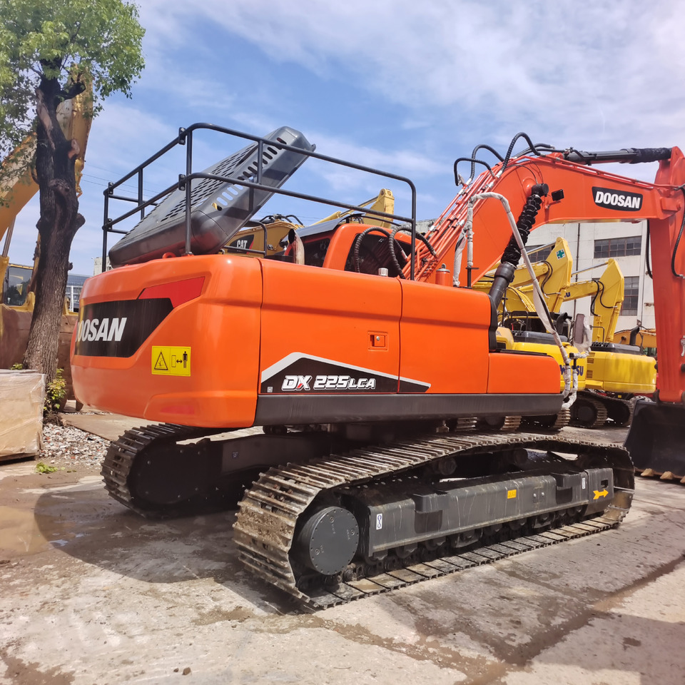 DOOSAN DX225 LCA DX225 LC - 9C - Гусеничный экскаватор: фото 1 DOOSAN DX225 LCA DX225 LC - 9C - Гусеничный экскаватор: фото 1