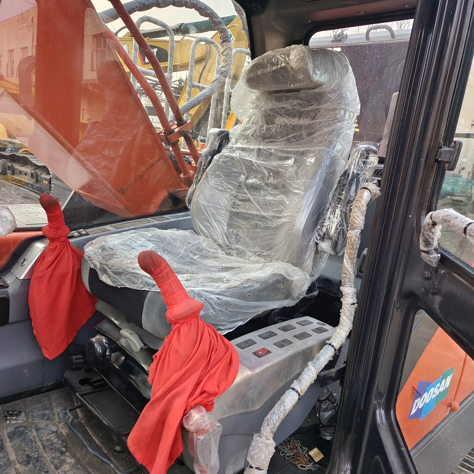DOOSAN DX300LC-9C DX300LCA DX340 DX225 - Гусеничный экскаватор: фото 4 DOOSAN DX300LC-9C DX300LCA DX340 DX225 - Гусеничный экскаватор: фото 4