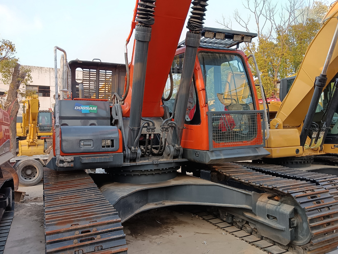 DOOSAN DX340LC-9C DX340LCA - Гусеничный экскаватор: фото 1 DOOSAN DX340LC-9C DX340LCA - Гусеничный экскаватор: фото 1