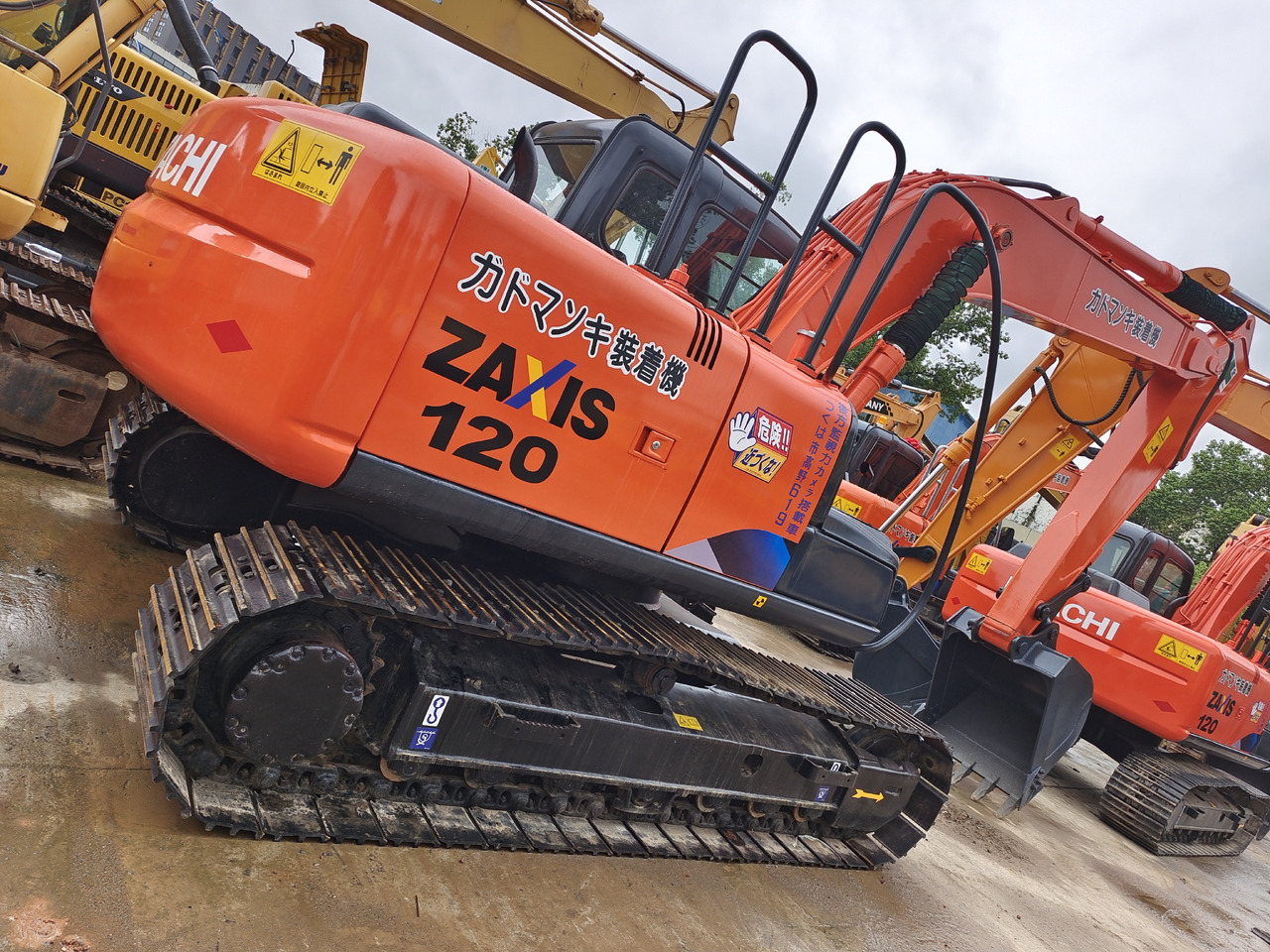 HITACHI ZX120 - Гусеничный экскаватор: фото 3 HITACHI ZX120 - Гусеничный экскаватор: фото 3
