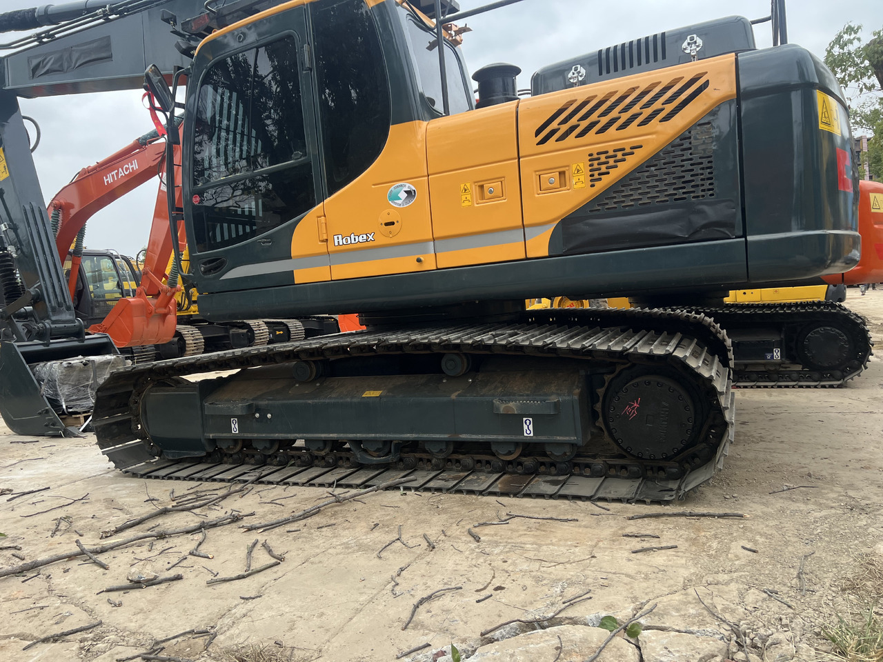 HYUNDAI HX220HD BROADEN TRACK SHOES - Гусеничный экскаватор: фото 2 HYUNDAI HX220HD BROADEN TRACK SHOES - Гусеничный экскаватор: фото 2