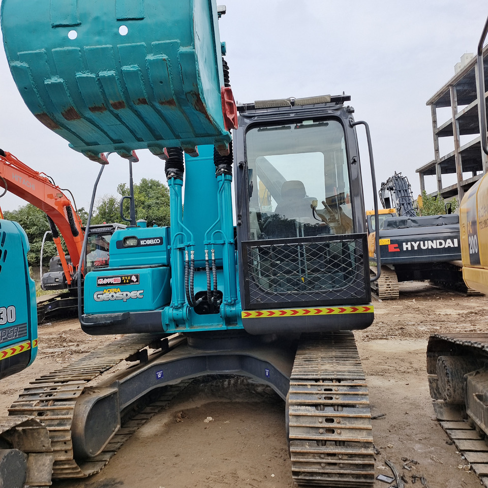 KOBELCO SK140 SK200 - Гусеничный экскаватор: фото 3 KOBELCO SK140 SK200 - Гусеничный экскаватор: фото 3