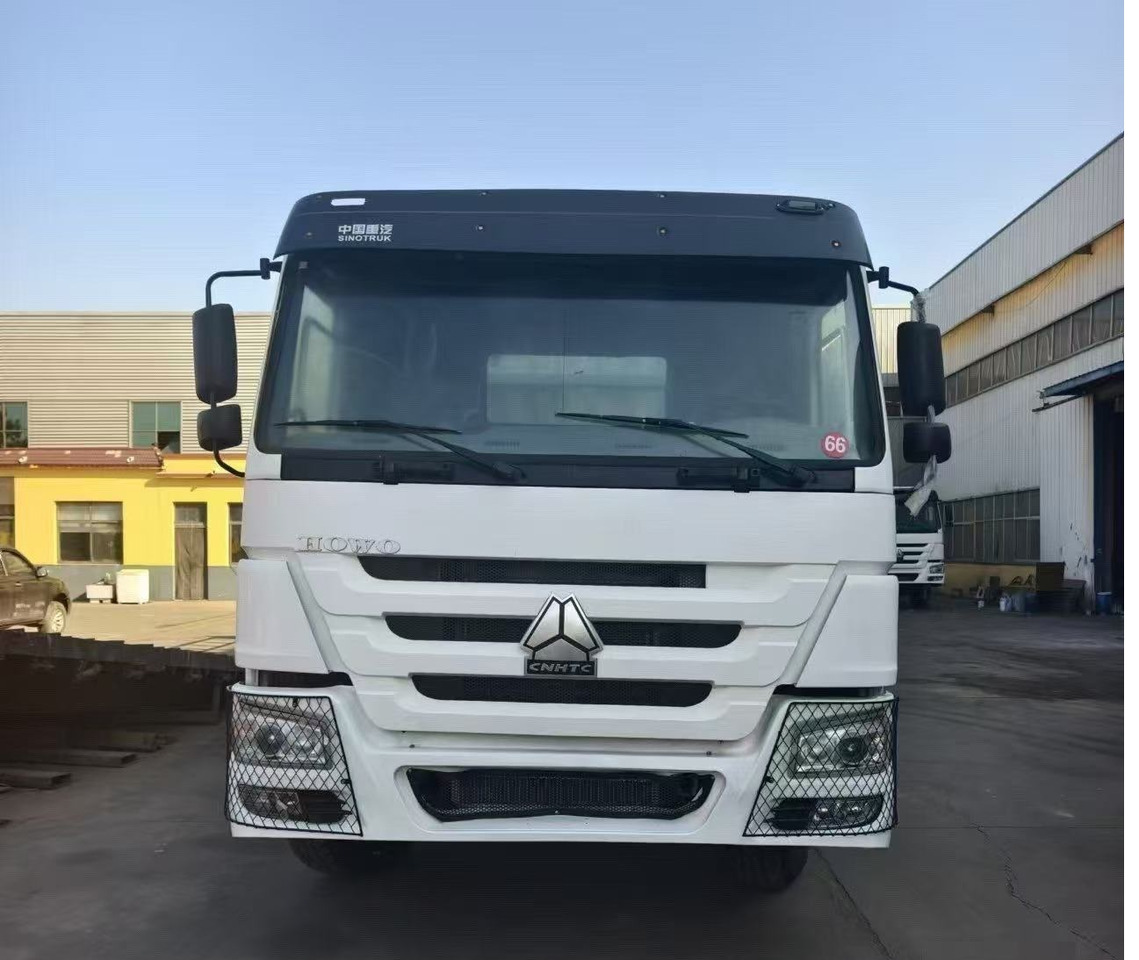 SINOTRUK HOWO 8*4 WITH FENCE - Грузовик для перевозки животных: фото 5 SINOTRUK HOWO 8*4 WITH FENCE - Грузовик для перевозки животных: фото 5