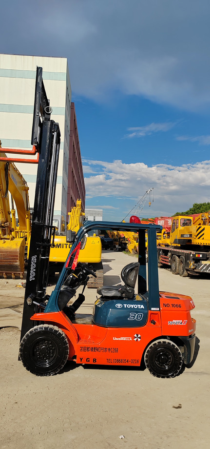 TOYOTA FD 30 - Вилочный погрузчик: фото 3 TOYOTA FD 30 - Вилочный погрузчик: фото 3