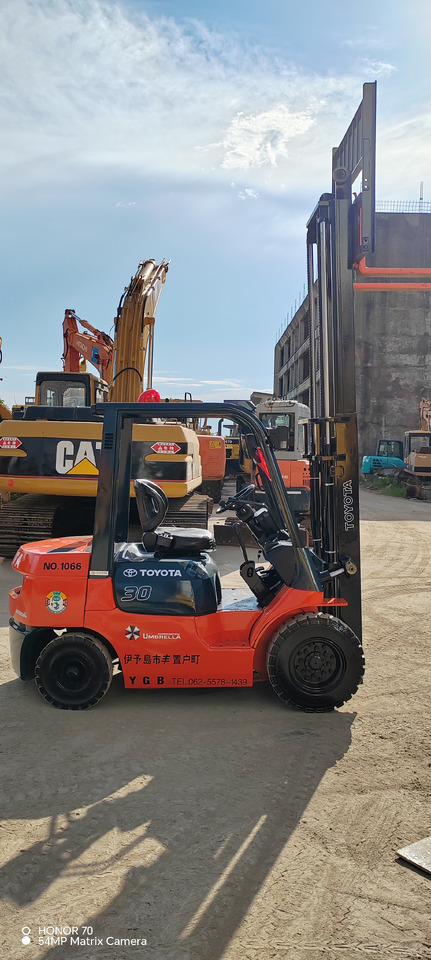 TOYOTA FD30 - Дизельный погрузчик: фото 5 TOYOTA FD30 - Дизельный погрузчик: фото 5