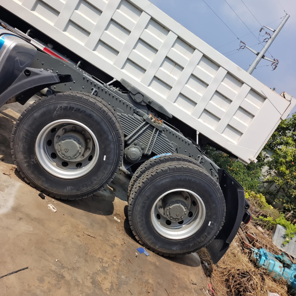 SINOTRUK HOWO 6*4 371HP - Тягач: фото 2 SINOTRUK HOWO 6*4 371HP - Тягач: фото 2