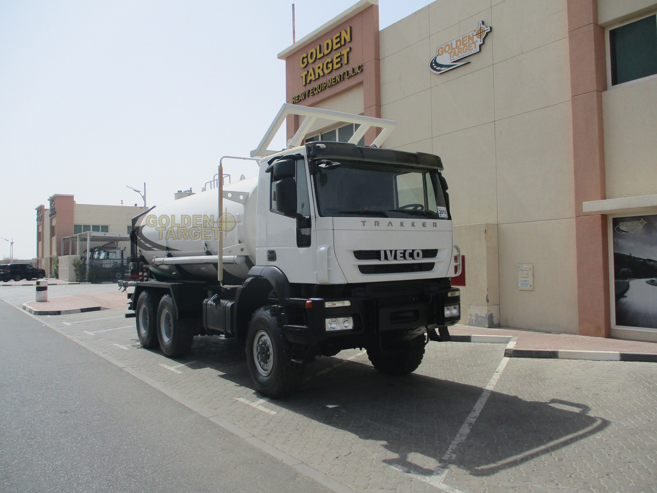 IVECO TRAKKER 380 6x6 Tanker - Грузовик-цистерна: фото 1 IVECO TRAKKER 380 6x6 Tanker - Грузовик-цистерна: фото 1