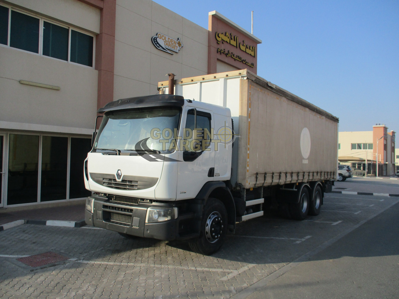Renault KERAX 380 - Тентованный грузовик: фото 2 Renault KERAX 380 - Тентованный грузовик: фото 2