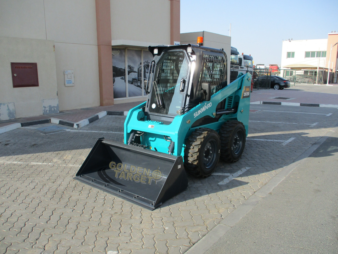 SUNWARD SWL2820 Skid Steer - Мини-погрузчик с бортовым поворотом: фото 2 SUNWARD SWL2820 Skid Steer - Мини-погрузчик с бортовым поворотом: фото 2