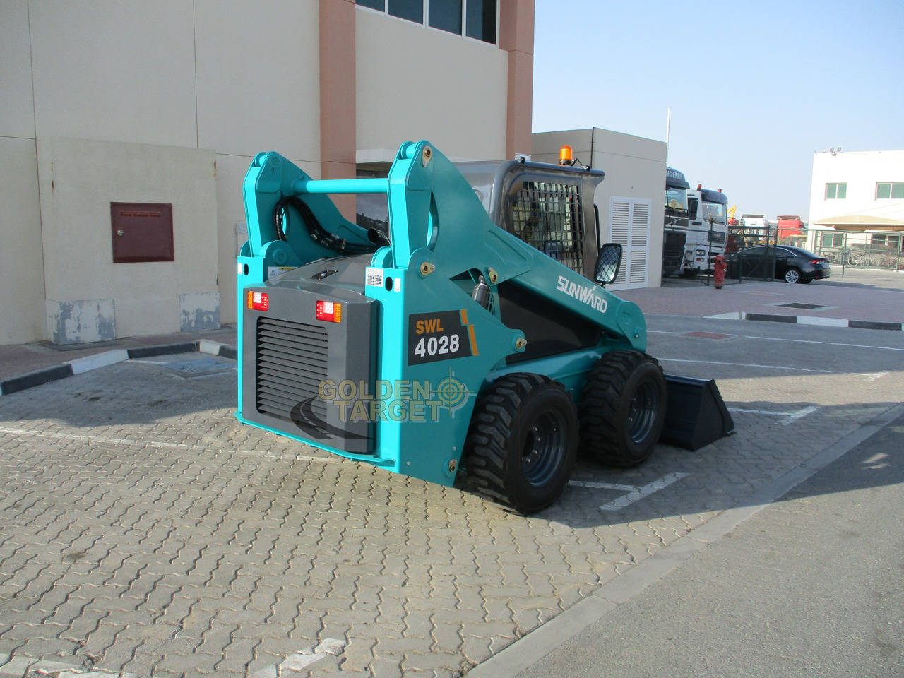 SUNWARD SWL4028 Skid Steer - Мини-погрузчик с бортовым поворотом: фото 3 SUNWARD SWL4028 Skid Steer - Мини-погрузчик с бортовым поворотом: фото 3