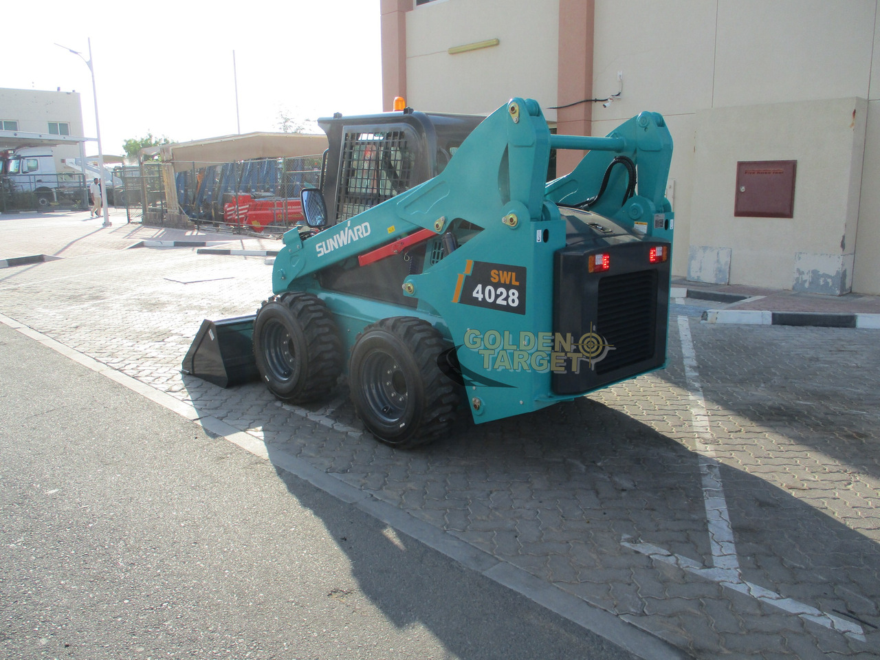 SUNWARD SWL4028 Skid Steer - Мини-погрузчик с бортовым поворотом: фото 4 SUNWARD SWL4028 Skid Steer - Мини-погрузчик с бортовым поворотом: фото 4
